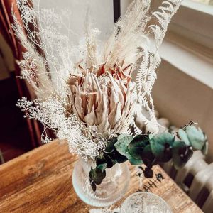 Trockenblumenstrauss mit Vase zu vermieten