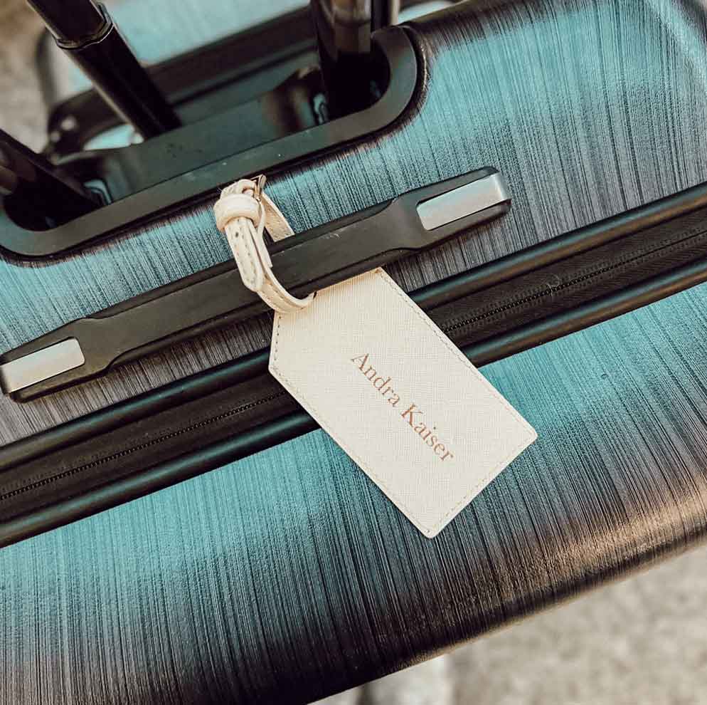 personalisierte Reisepasshülle mit Kofferanhänger